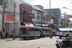 Autobuze și colegii urbane - transport public în Phuket, parcări și rute