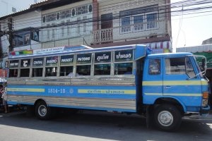 Városi buszok és főiskolák - tömegközlekedés Phuket-ban parkolók és útvonalak