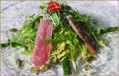Konzervált tonhal salátákat főzünk