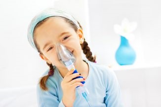 Inhalarea în frig cu rețete nebulizante pentru copii, din tuse, salină, minerală