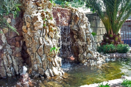 Mesterséges dekoratív vízesések kőből
