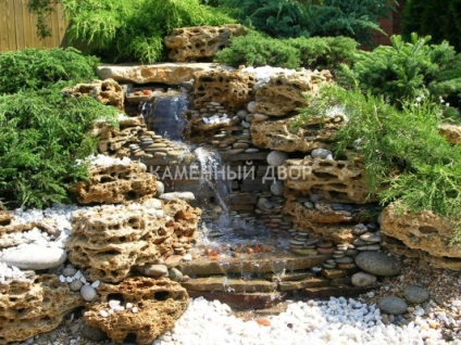 Mesterséges dekoratív vízesések kőből