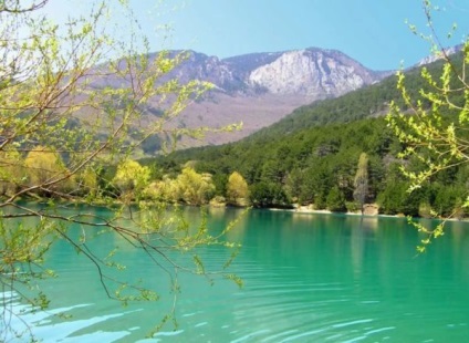 În cazul în care pentru a găsi Lacul Emerald din Crimeea, cum să ajungi la masina