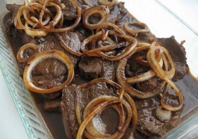 Hogyan főzni steak marhahús párolt hagymát egyszerű és finom főzés recept, kulináris