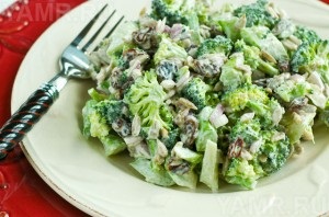 Hogyan főzni egy finom és eredeti brokkoli salátát otthon