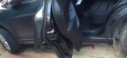 Cum să dezasamblați ușa din spate a autovehiculului Mazda c5 fără să o deteriorați