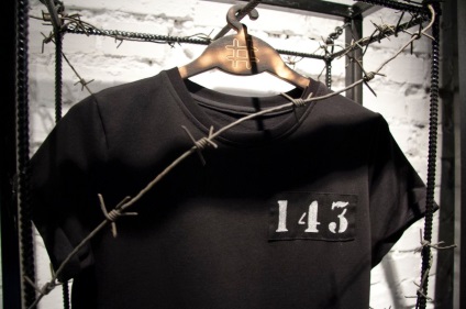 A rapperek, akik börtönben voltak, megjelentek egy sor pólót és eladták őket 15 000 rubelre