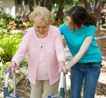 Cum să aveți grijă de o persoană în vârstă cu demență