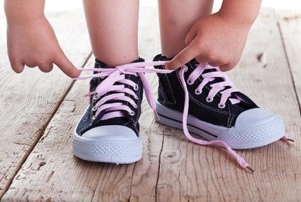 Hogyan válasszuk ki a cipőket a gyermekeknek