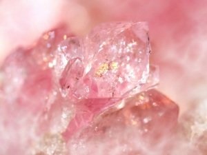 Kő rózsaszín kvarc, tulajdonságok, akik illenek az állatöv jel