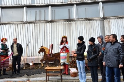 Козаки-металурги били горшки, доїли - корів - і писали лист кризи