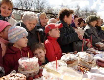 Când luminează prăjiturile și ouăle în 2015