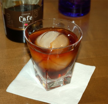 Cocktail «negru rus», cățeluș de malț