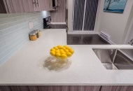 Bucătărie de dimensiuni mici - toate farmecul minimalismului funcțional