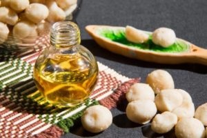 Uleiul de macadamia pentru recenzii personale ale cosmetologilor și utilizatorilor