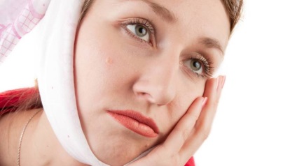 Îmi pot trata și elimina dinții în timpul menstruației?