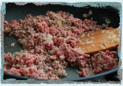 Musaka - produse de patiserie cu carne tocată și vinete, rețete de bucătărie mediteraneană