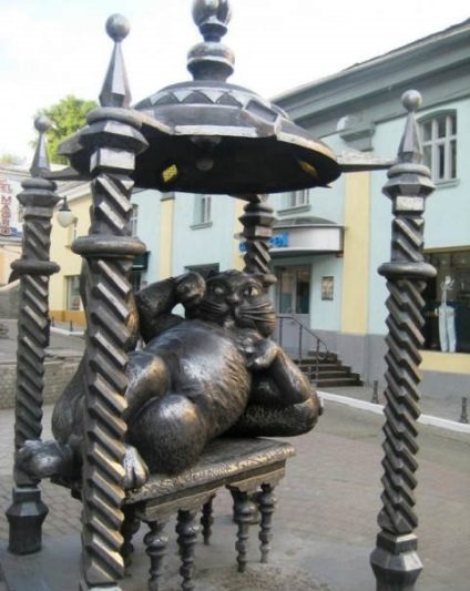 Statuete neobișnuite de pisici