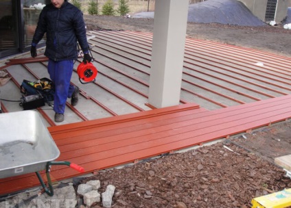 Pardoseala pentru terase din lemn, polimer, tipuri, dimensiuni de parchet, foto si