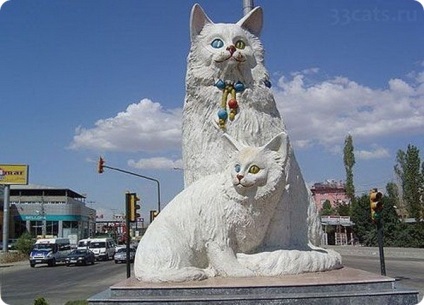 Monumente pentru pisici (25 fotografii)