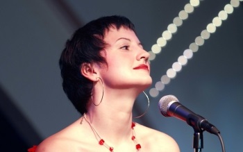 Сингър, вокалист на сватбата в Москва, подредени певицата на сватба в София