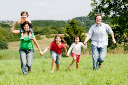 Picnic pentru copii în natură ce să ia pentru copil, reguli de conduită, pericole pentru un copil în natură