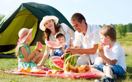 Piknik a gyermekek számára a természetben, mit kell tennie egy gyermeknek, magatartási szabályokat, veszélyeket a gyermek számára a természetben