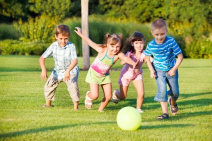 Picnic pentru copii în natură ce să ia pentru copil, reguli de comportament, pericole pentru un copil în natură