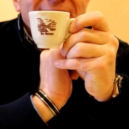 De ce nu țineți ceașca cu mâna stângă, blogul despre seria de cafea