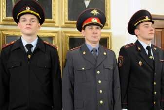 Poliția a explicat cum să poarte o uniformă nouă, ofițerii din Rusia