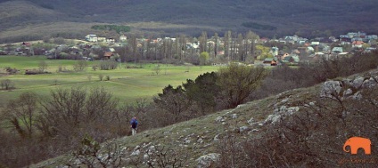 Drumeții cu un copil de-a lungul văii Laspi