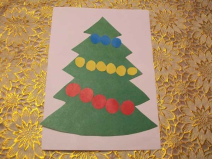 Aplicarea simplă a Anului Nou de hârtie colorată pentru copiii cu herbărie