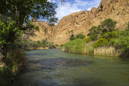 Râul Charyn Canyon Bestamak - o alternativă la Valea Castelelor