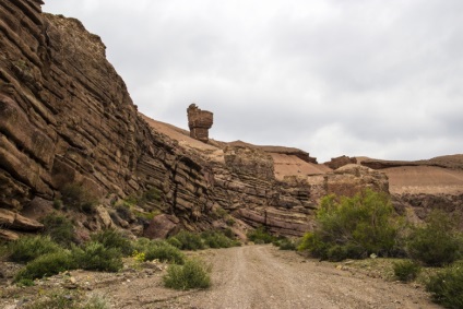 Râul Charyn Canyon Bestamak - o alternativă la Valea Castelelor