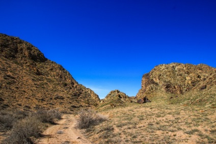 Râul Charyn Canyon Bestamak - o alternativă la Valea Castelelor