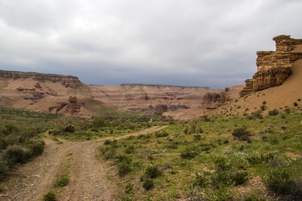 Râul Charyn Canyon Bestamak - o alternativă la Valea Castelelor