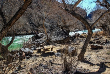 Râul Charyn Canyon Bestamak - o alternativă la Valea Castelelor