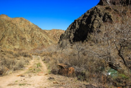 Râul Charyn Canyon Bestamak - o alternativă la Valea Castelelor