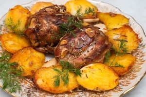 Carne de porc în cuptor cu cartofi 