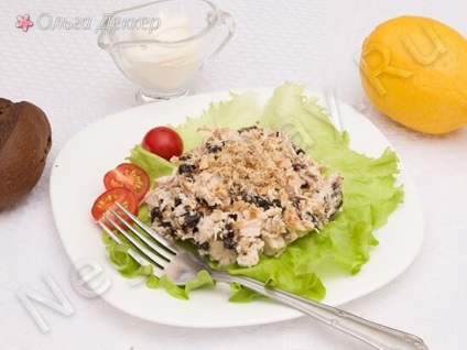 Salată din piept de pui și prune - pentru un gust bogat, nu aveți nevoie de multă mâncare!