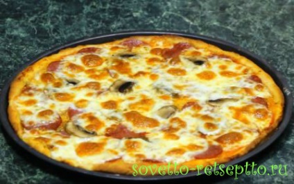 A házi készítésű pizza tészta és a pizzéria legjobb receptjei
