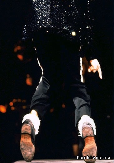 Secretele costumelor lui Michael Jackson sunt simplitatea șocantă