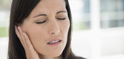 Simptomele cancerului de urechi, primele semne