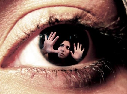 Simptomele ochiului rău și al alterării provocate de o persoană sau casa lui