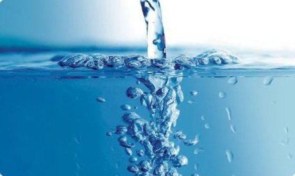 Cât de multă apă ar trebui să bea o persoană în ziua rolului apei în viața noastră