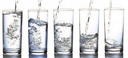 Cât de multă apă pe zi ar trebui să o bea o persoană, tratament acasă