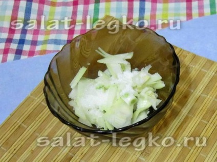 Salată salată cu calmar și pui, rețetă cu fotografie