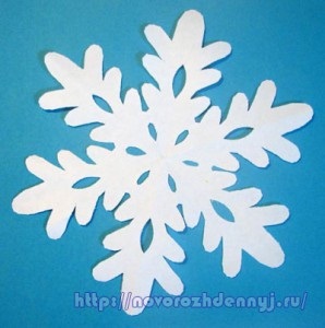 Fulgi de zăpadă din scheme de hârtie, desene - gata pentru imprimare