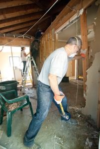 Demolarea peretelui dintre bucătărie și camera de oportunitate, instrucțiuni de lucru în etape, interior
