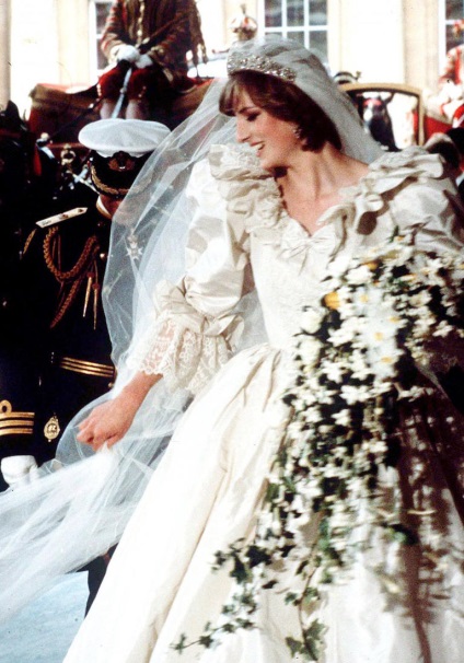 Planificator de nunta a rochiei legendare a secolului XX, intervievarea rusiei